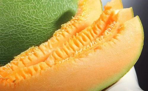 西州蜜瓜晚上吃会肿吗,真的会导致身体肿胀吗？